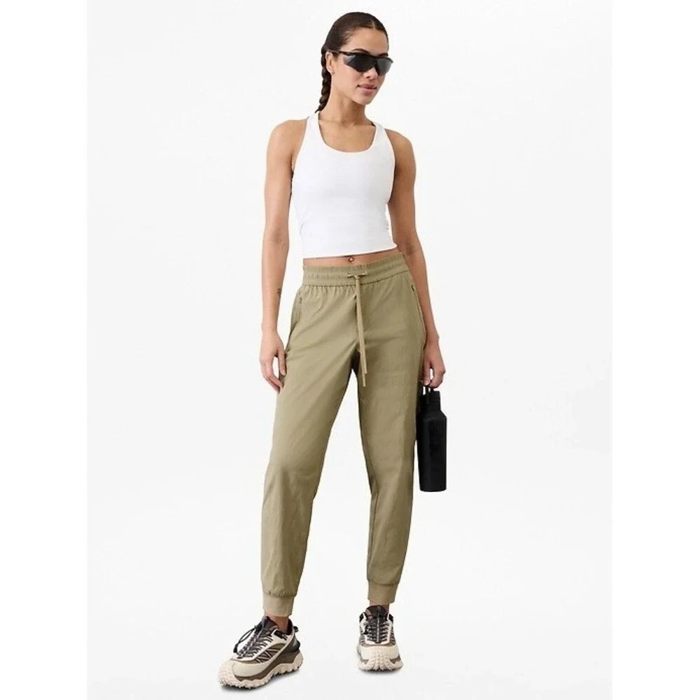 Athleta Trekkie Relaxed Mid Rise Jogger Pants Size Medium Flax Tan Ripstop Hike